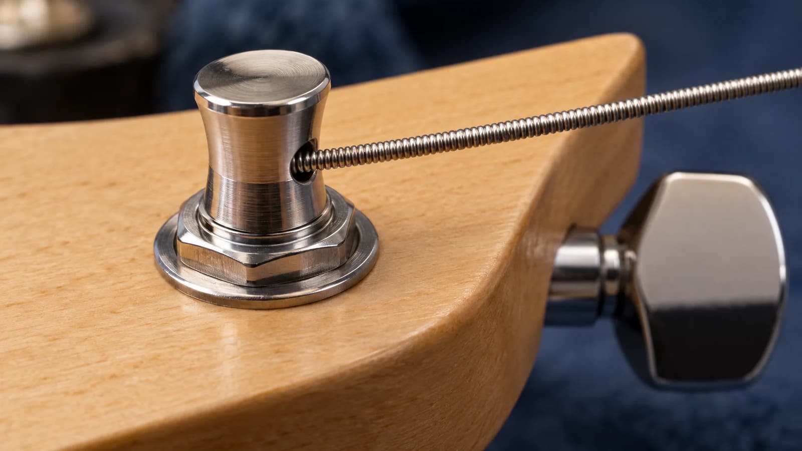 Gitarrensaiten mit Rund- und Sechskantkern — Instrumentenpassung und Montageprotokoll